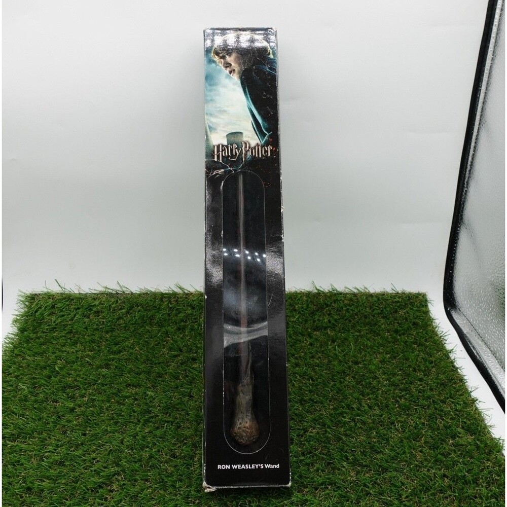 Harry Potter Ron Weasley’s  Wand The Noble Collection -